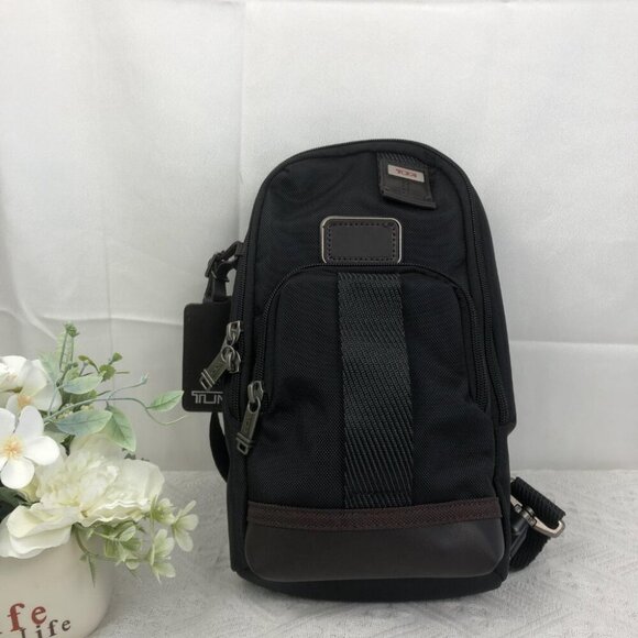 TUMI SLING BAG In black main image 5